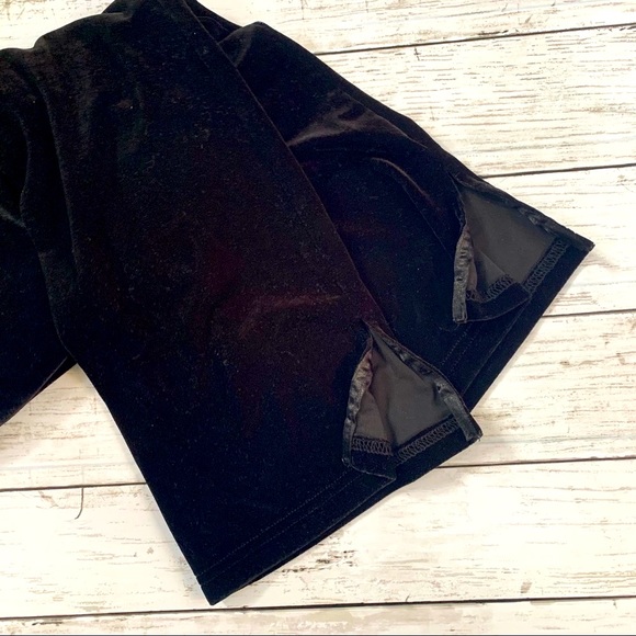 Heirlooms velvet set. - Picture 4 of 6